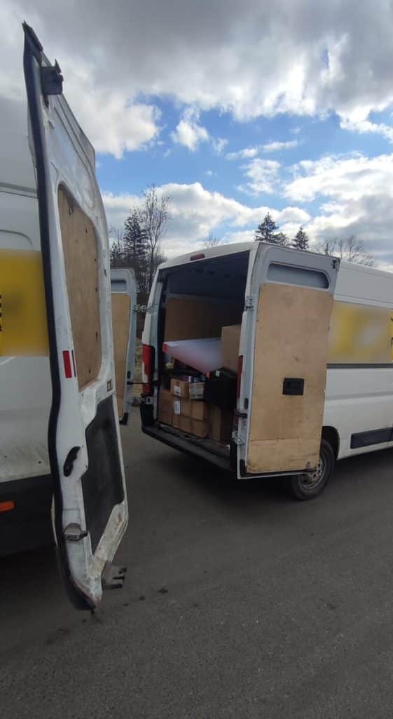 Dwa busy kuriera zatrzymane na obwodnicy Olsztyna podczas interwencji policji.