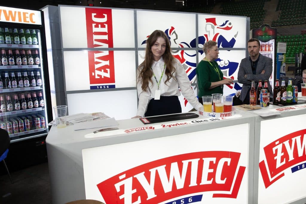 Stoiska z napojami na targach dla branży gastronomicznej i detalicznej w Olsztynie.
