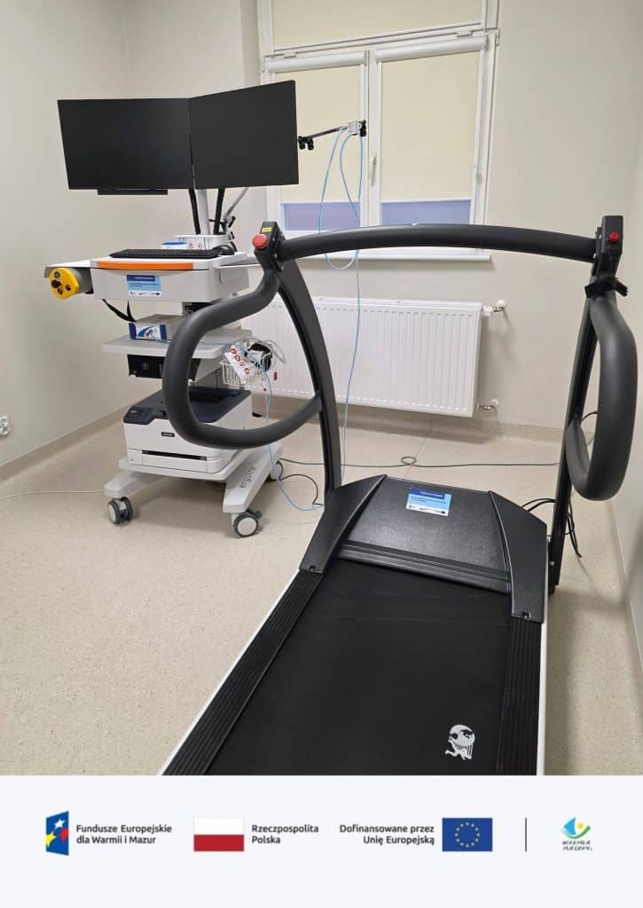 Nowoczesny sprzęt diagnostyczny w pustym pomieszczeniu szpitalnym, bez pacjent&oacute;w.