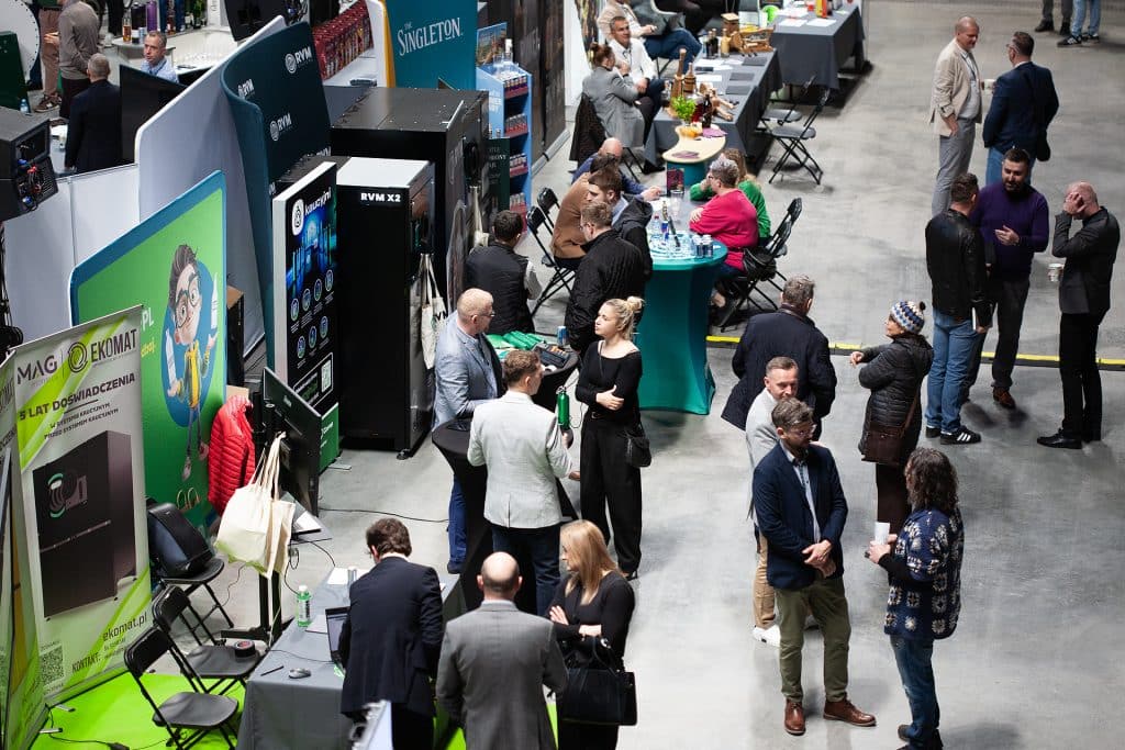 Tłumy przedsiębiorc&oacute;w i wystawc&oacute;w na targach branżowych w hali Urania w Olsztynie.