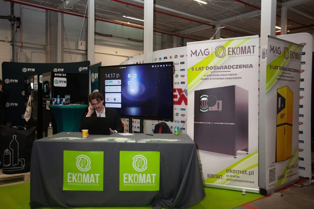 Stoisko targowe z bannerami i stanowiskiem firmy Ekomat na targach w Gdańsku.