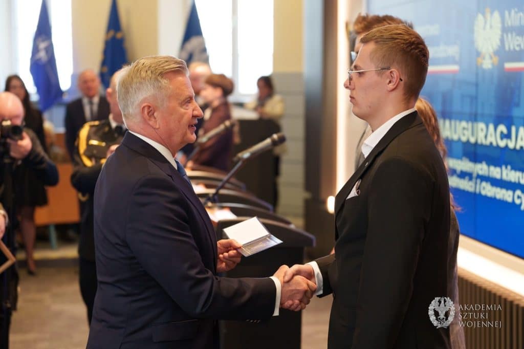 Uroczystość wręczenia dyplom&oacute;w na inauguracji nowego kierunku studi&oacute;w w Szczytnie.