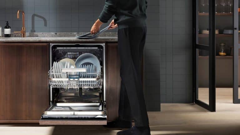 Wkładanie i wyjmowanie naczyń staje się prostsze z funkcją ComfortLift&reg;