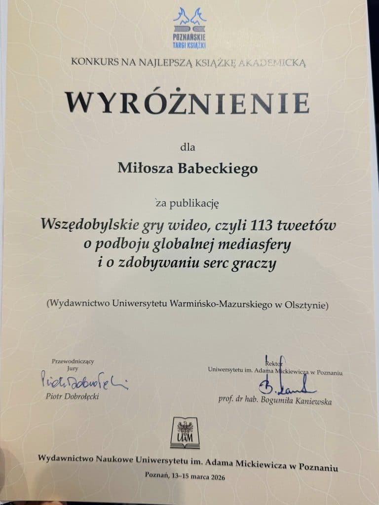 Certyfikat wyr&oacute;żnienia dla naukowca z UWM na Poznańskich Targach Książki 2026.