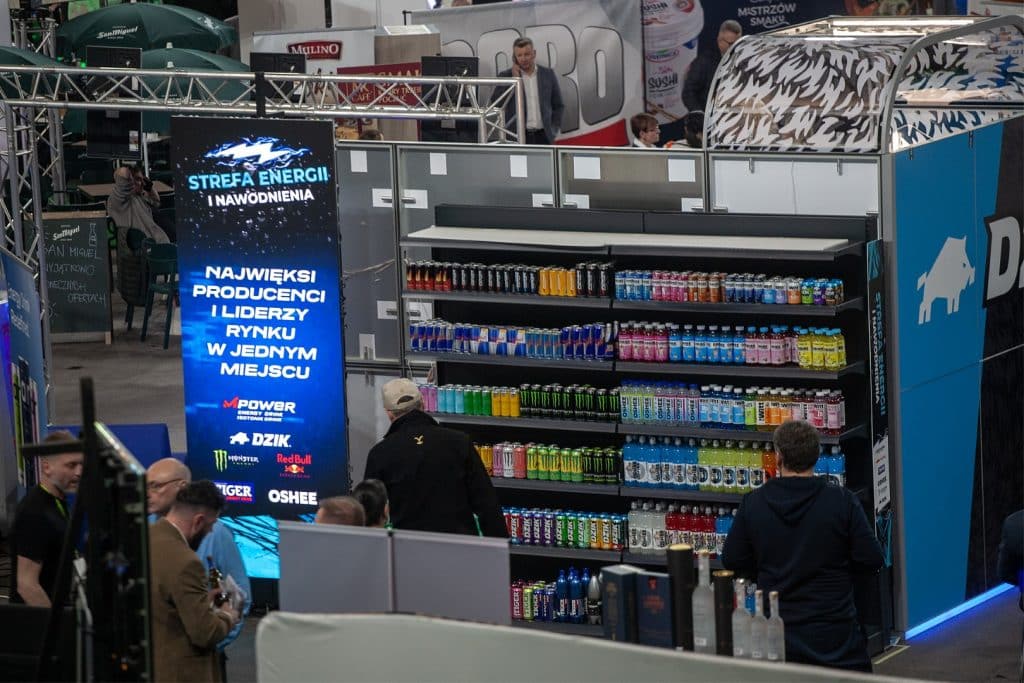 Stoisko z napojami na targach dla branży gastronomicznej i hotelarskiej w Olsztynie.