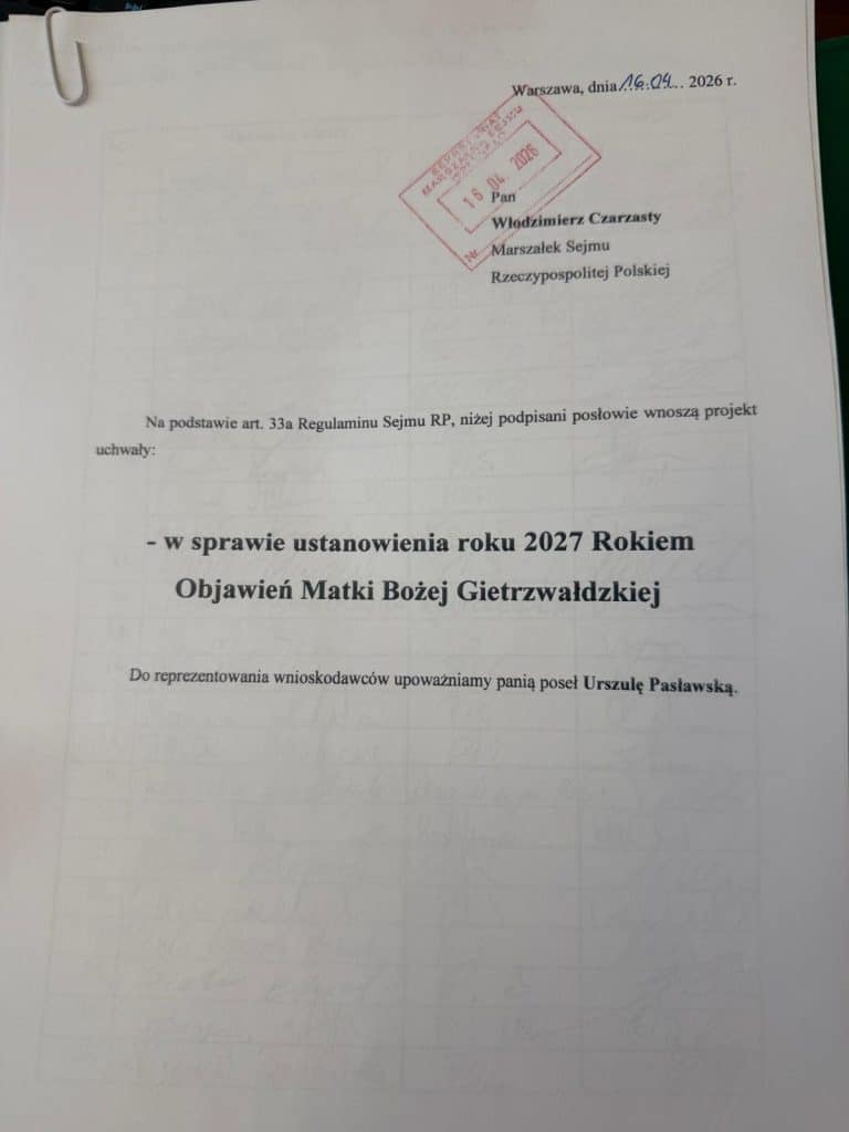 Projekt uchwały o ustanowieniu roku 2027 Rokiem Objawień Gietrzwałdzkich, podpisany i opatrzony datą.
