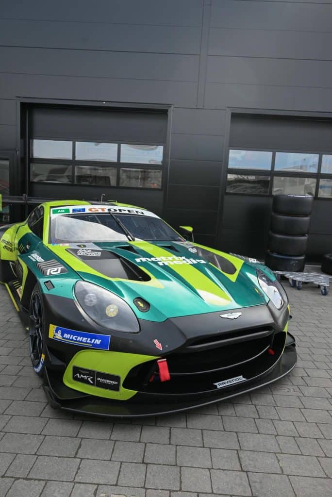 Wyścigowe Aston Martiny GT3 i GT4 w studiu detailingowym pod Olsztynem.