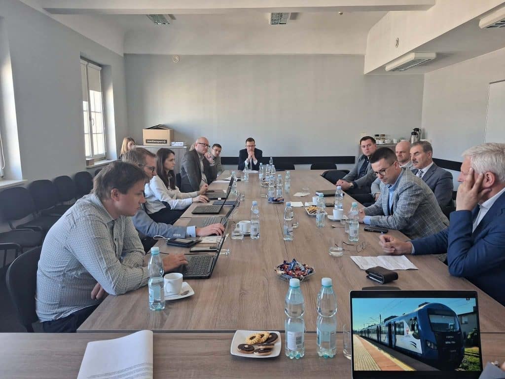 Spotkanie grupy roboczej w siedzibie Urzędu Marszałkowskiego w Olsztynie, omawiające plany reaktywacji linii kolejowej 223.