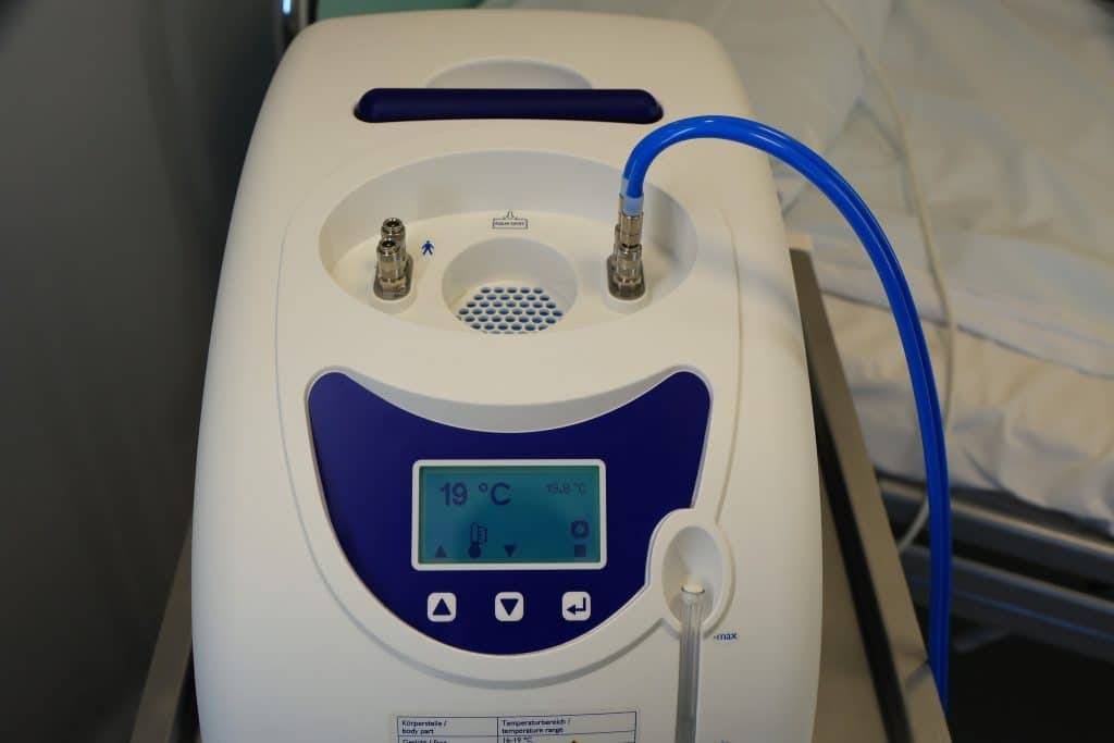 Nowoczesny system chłodzenia w olsztyńskim szpitalu wspiera pacjent&oacute;w po operacjach twarzy.