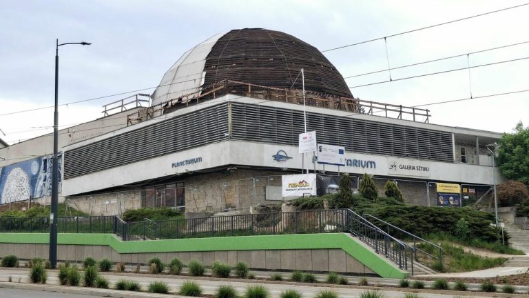 Olsztyńskie Planetarium znika, a w jego miejscu powstanie nowa atrakcja. Trwa rozbiórka kopuły