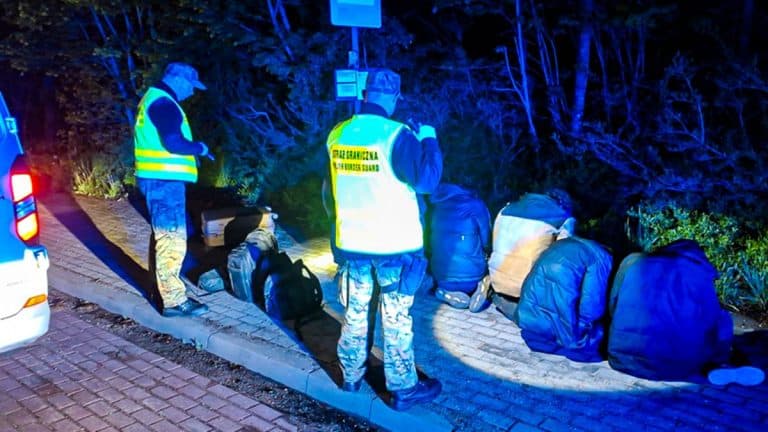Ukraiński kurier dostarczał… grupę Afgańczyków. Zatrzymanie na Mazurach