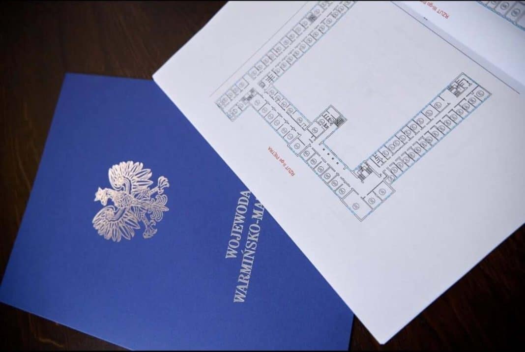 Plan ewakuacji w dokumentacji urzędu, pokazujący rozmieszczenie schronień i wyznaczonych miejsc.