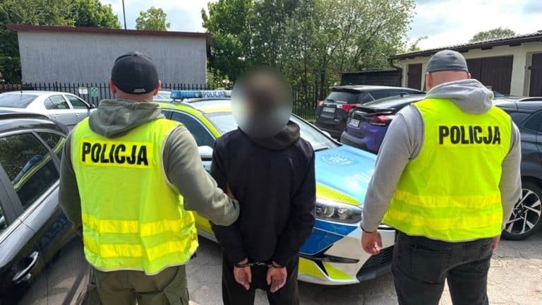 Mężczyzna znaleziony na chodniku i seria kradzieży rowerów. Policja prowadzi nietypową sprawę