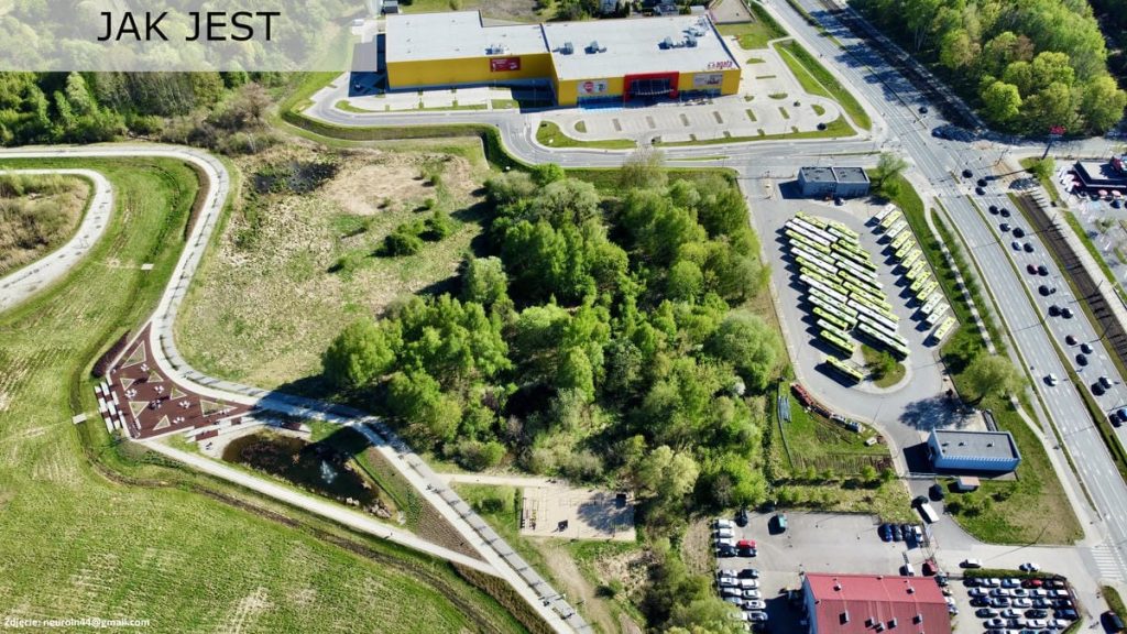 Widok na park Nagórki-Jaroty z drzewami, ścieżkami i parkingiem w Olsztynie.