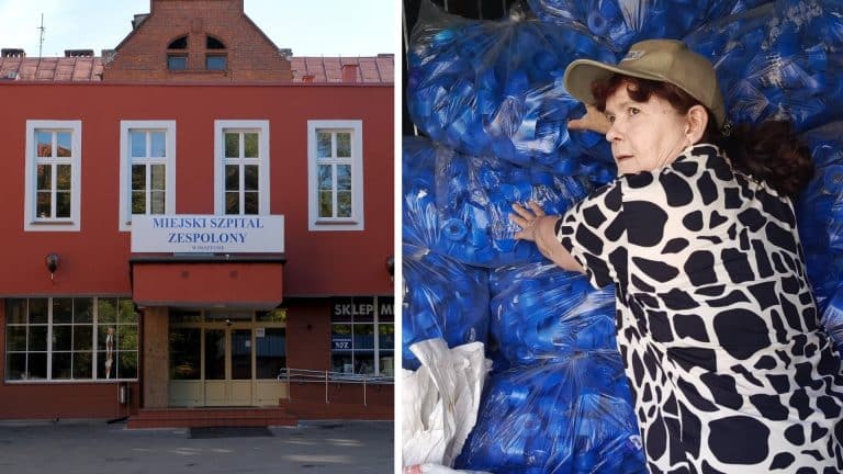 Pracowniczka szpitala obok dużej ilości zebranych plastikowych nakrętek, które wspierają akcję charytatywną.