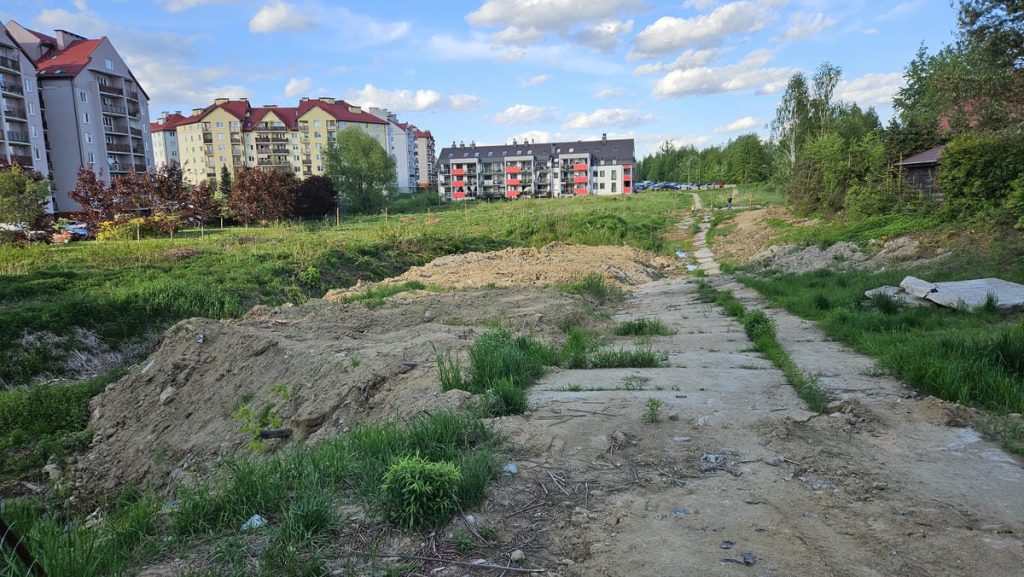 Rozpoczęcie budowy nowego budynku usługowo-handlowego na działce przy ul. Bartąskiej w Olsztynie.