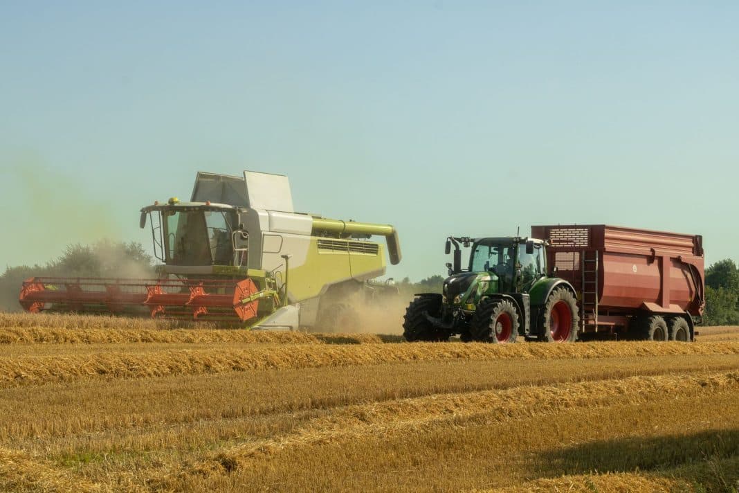 Ubezpieczenie maszyn rolniczych: ciągnik, kombajn i inne – kompleksowy przewodnik