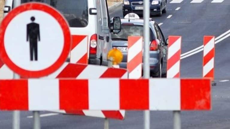 Utrudnienia w ruchu na drodze z powodu prac remontowych wiaduktu w Olsztynie.