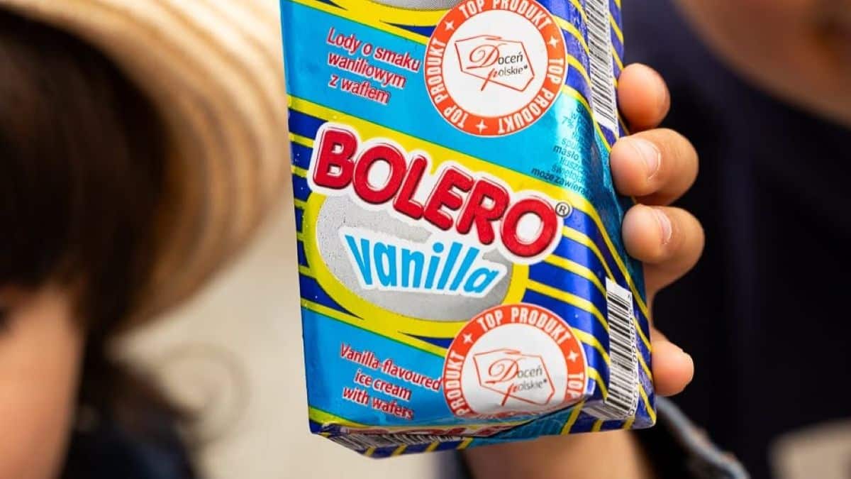 Opakowanie lodów Bolero o smaku waniliowym z napisem 'Vanilla' i oznaczeniem top produktu.