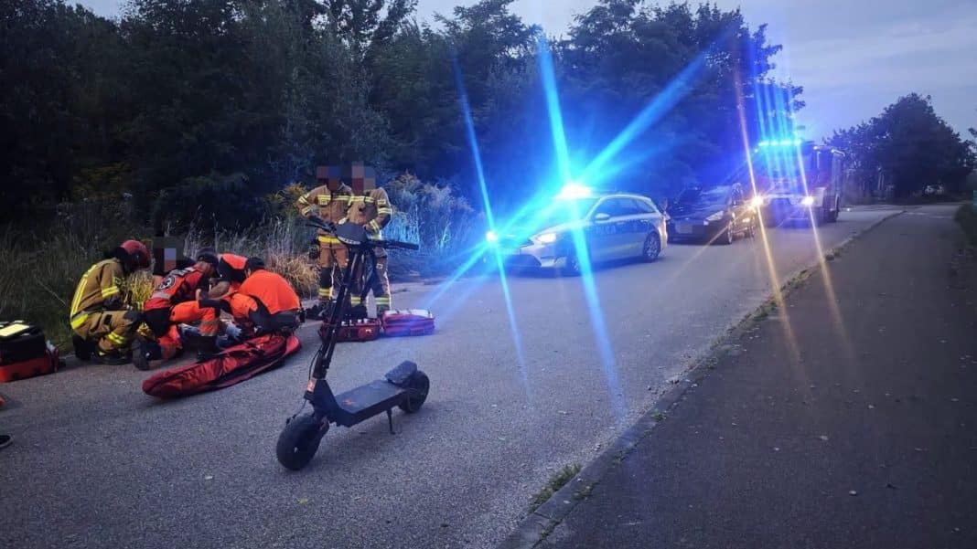 Akcja ratunkowa na drodze po wypadku 15-latka na hulajnodze elektrycznej.