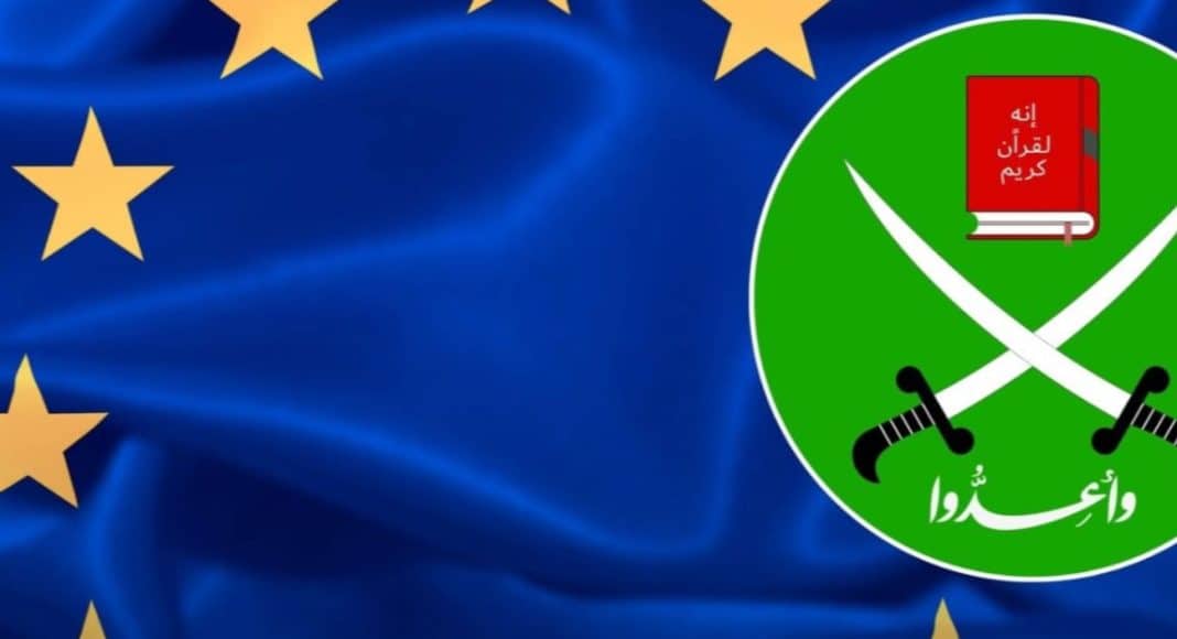 Grafika przedstawiająca flagę Unii Europejskiej oraz symboliczny emblemat Bractwa Muzułmańskiego z książką i mieczami.