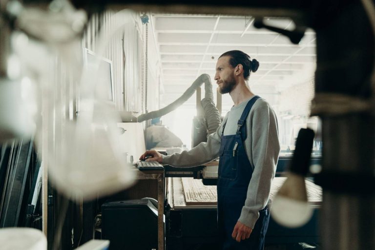 Jakie oprogramowanie dla firmy produkcyjnej wybrać